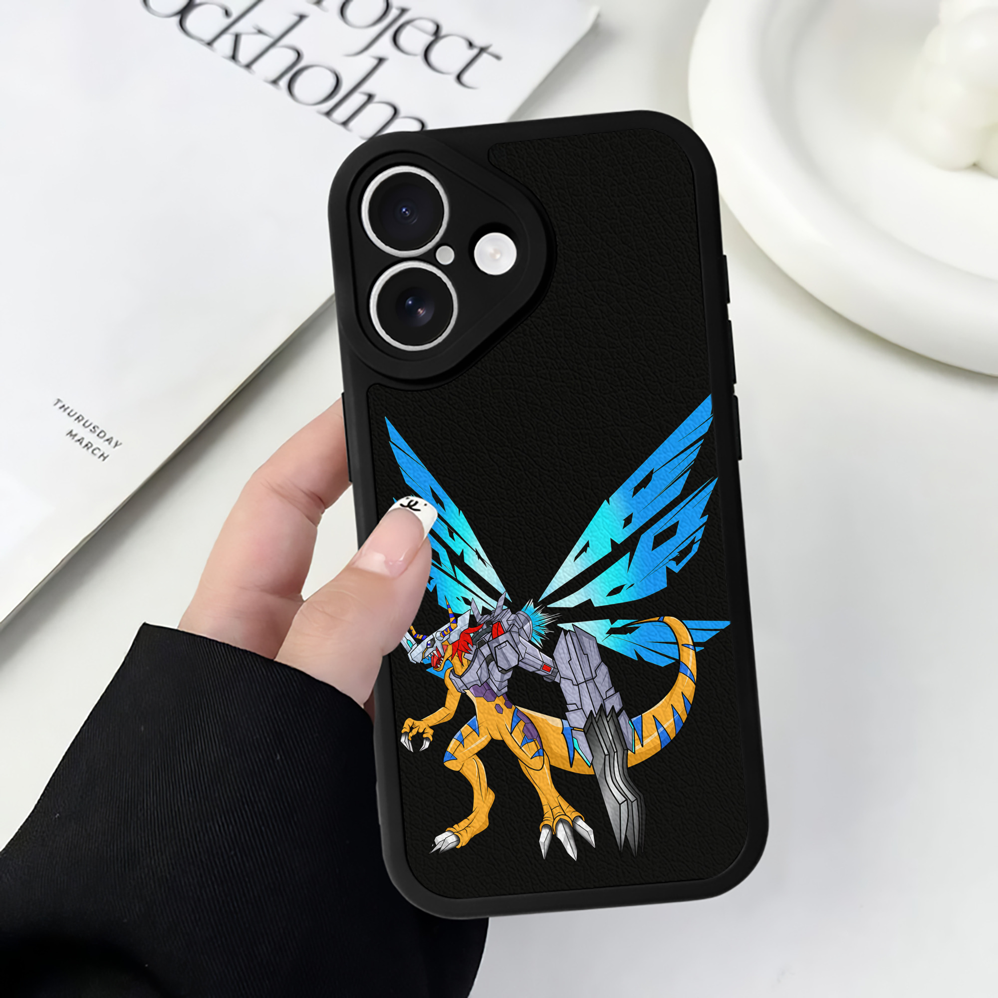 （画像用） Digimon デジタルモンスター/デジモン 【iPhone 16シリーズ対応】シリコンスマホケース（レザー調） 材質：シリコン